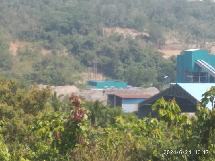 Abu Batu Bara PT PLN IP Ombilin Resahkan Masyarakat, Pj Wako Berjanji Akan Turunkan Tim Kesehatan 1 RESAHKAN WARGA— Sisa abu pembakaran berhamburan keluar di kawasan Desa Sijantang Koto, Talawi Hilir, Kecamatan Talawi dengan jarak + 15 km dari pusat Kota Sawahlunto dan meresahkan warga.