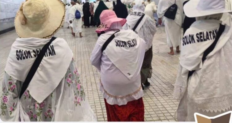 Jamaah Solsel Bertolak Menuju Kota Madinah 1 MENUJU MADINAH— Terlihat para jamaah asal Solsel dan rombongan mulai bertolak dari Kota Mekah menuju Madinah.