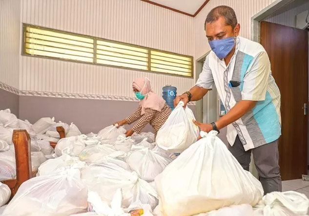 Hingga Kuartal II 2024, Realisasi Anggaran Bantuan TJSL Asuransi Jasindo Sudah di Atas Rp 1 Miliar 1 ILUSTRASI— Paket-paket bantuan sembako yang akan disalurkan kepada warga yang membutuhkan.