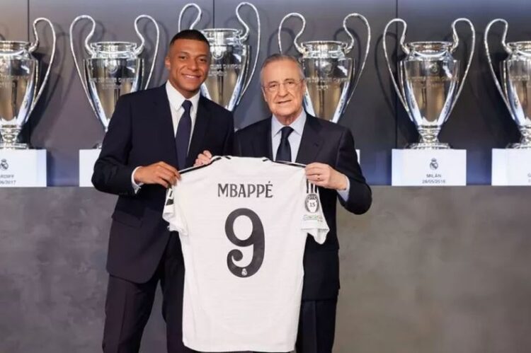 Akan Kenakan Nomor Punggung 9, Real Madrid Resmi Perkenalkan Kylian Mbappe 1 DIPERKENALKAN— Kylian Mbappe resmi diperkenalkan sebagai pemain baru Real Madrid di Santiago Bernabeu pada Selasa (16/7).