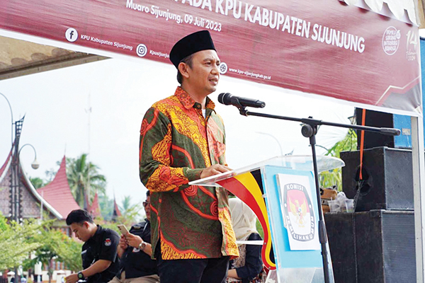 Medo Patria
Komisioner KPU Sumbar