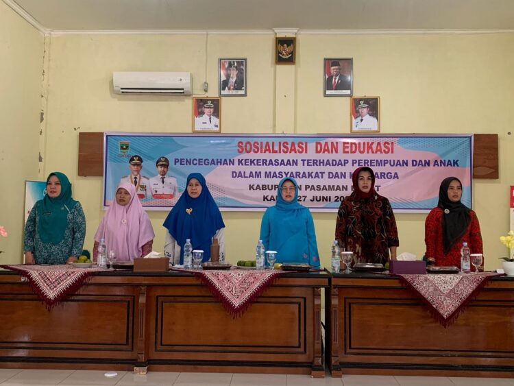 Kekerasan Terhadap Anak di Sumbar Meningkat, Januari hingga April 2024 Kasus Seksual Merajelala 1 EDUKASI KASUS KEKERASAN ANAK— Ketua P2TP2A Provinsi Sumbar Harneli Mahyeldi, menghadiri osialisasi dan edukasi pencegahan kekerasan terhadap perempuan dan anak.