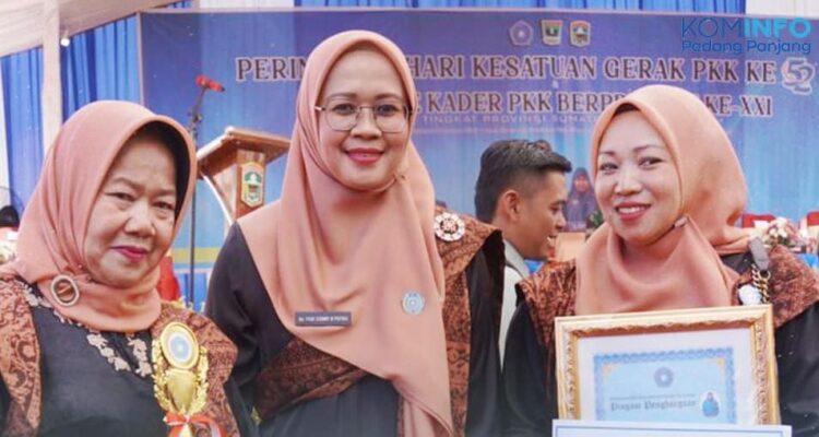 Kader PKK Padang Panjang Raih 2 Prestasi di Jambore Sumbar 1 BOYONG PENGHARGAAN— Kader PKK Kota Padang Panjang berhasil memboyong dua piala dalam Jambore Kader PKK Berprestasi XXI-2024.