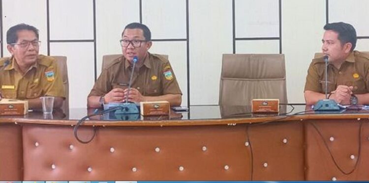 Belum ditemukan Obatnya, Masyarakat Dihimbau Cegah Polio melalui Pekan Imunisasi Nasional 1 SAMBUTAN—Kepala Dinas Kesehatan Solok Selatan dr. H. Pendewal saat memberikans ambutan apda acara kemarin.