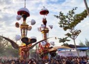 Puluhan Ribu Warga Saksikan Puncak Pesona Hoyak Tabuik Piaman