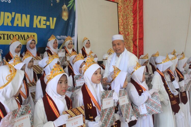 terkait saat menghadiri sekaligus mewisuda santri Pondok Al Quran Istiqomah Nagari Rabi Jonggor di Gedung Pertemuan Sarumbuk Maroban Tua Nagari Rabi Jonggor Kecamatan Gunung Tuleh