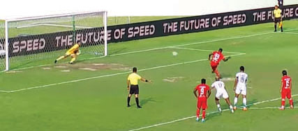 Kabau Sirah Pacah Talua, Gol Cepat Ngwoke Lahir dari Titik Putih 1 Eksekusi penalti Ikechukwu Kenneth Ngwoke membawa kemenangan Semen Padang FC