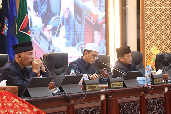 Soal Pelayanan Kesehatan di Tua Pejat Mentawai, Fraksi PPP-NasDem Pertanyakan Pengadaan Ambulance Laut 1 Pandangan Umum--Rapat Paripurna DPRD Sumbar dalam rangka Penyampaian Pandangan Umum Fraksi terhadap Nota Pengantar Gubernur tentang Rancangan APBD Perubahan Provinsi Sumatera Barat Tahun 2024.