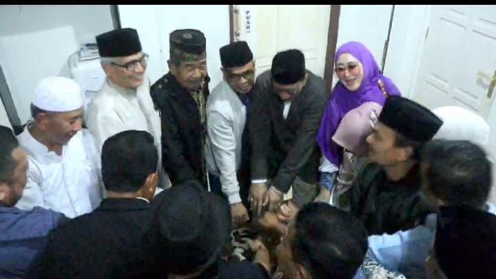 Silahturahmi ke Kediaman Saidal Masfuddin, HJ - RI Sampaikan Niat Ikhlas Bangun Pessel 1 3cb61586 7a3f 438d 9af5 a1cbef713e88 1