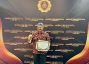 Wako Zul Elfian Umar Terima Penghargaan UHC dari Wapres RI