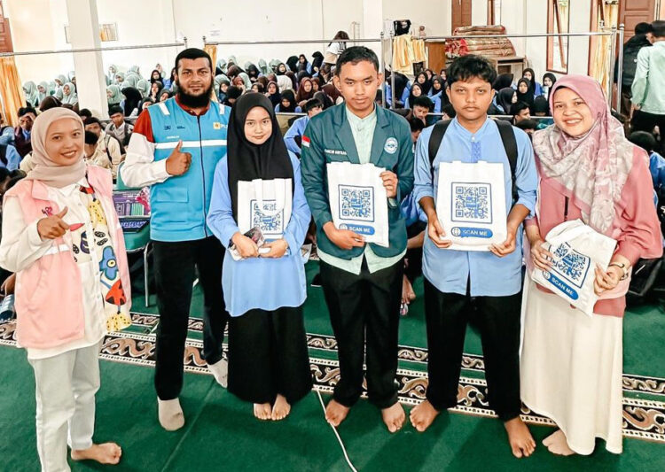 Kenalkan Promo Terbaru PLN Mobile, Jelang HUT RI, PLN Bukittinggi Goes to School 1 goes to school.-- Jelang Hari Ulang Tahun (HUT) Republik Indonesia ke-79, PLN Unit Pelaksana Pelayanan Pelanggan (UP3) Bukittinggi goes to school. PLN UP3 Bukittinggi sapa siswa di SMA Negeri 1 Sungai Puar.