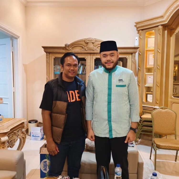 Ketua FADER Padang Dibya P. S. Rosa bersama Calon Wali Kota Padang, Fadly Amran