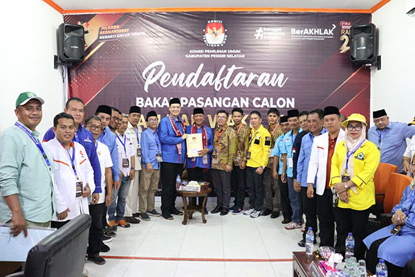 Rusma Yul Anwar dan Nasta Oktovian Resmi Didaftarkan sebagai Calon Bupati dan Wakil Bupati Pessel 1 58d6e211 2555 4c7d bb6d f854f824815d
