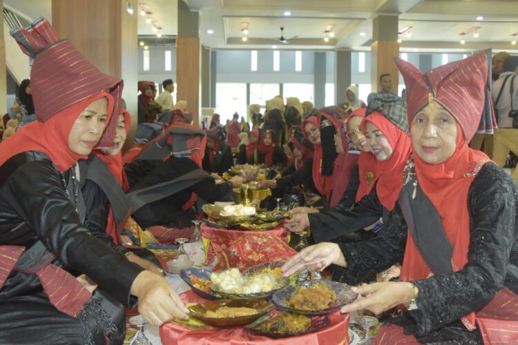 Lomba Festival Makan Bajamba Sebagai Ajang Pemko Padang Tarik Kunjungan Wisatawan Asing ke Kota Padang 1 67b16e13 e1c7 40ba 9939 d2c9e40d08cc