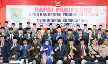 40 Anggota DPRD Padangpariaman Periode 2024-2029 Dikukuhkan, Bupati Suhatri Bur: Dalam Otonomi Daerah, Dewan Lebih Kuat