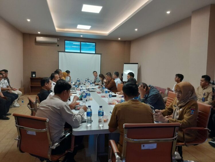 Shenzhen Bus Group Berikan Catatan Untuk Pemko Padang Usai Kunjungi Rute Trans Padang Agar Sejajar Dengan Kota-kota Maju Dunia 1 Produsen Bus Listrik asal China memaparkan hasil tinjauan Bus Trans Padang di ruang Youth Center.