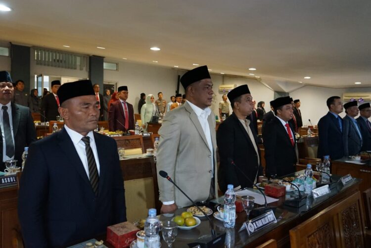 Anggota DPRD dari Golkar, Harapkan Pemkab Anggarkan Seragam Paskibra Kecamatan 1 IKUTI SIDANG— Anggota DPRD Lima Puluh Kota dari Fraksi Partai Golkar M.Fajar Rillah Vesky saat mengikuti sidang paripurna istimewa HUT RI ke-79 tahun 2024.