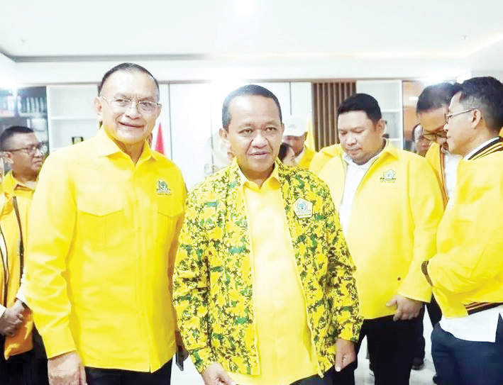 Usai Dikukuhkan pada Munas XI, Bahlil Lahadalia Resmi jadi Ketua Umum Partai Golkar Gantikan Airlangga Hartarto 1 RESMI— Bahlil Lahadalia secara resmi terpilih menjadi Ketua Umum (Ketum) Partai Golkar periode 2024-2029 secara aklamasi. Keputusan itu diambil dalam Munas ke-XI LP Partai Golkar yang digelar di Jakarta Convention Center (JCC), Senayan, Jakarta, Rabu (21/8).