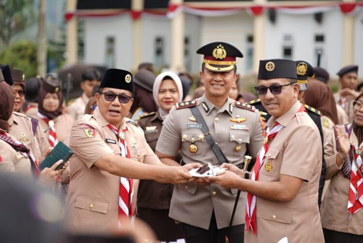 DIPIMPIN—Upacara dipimpin oleh Bupati Solok Selatan H. Khairunas selaku Ka. Kamabicab 0319 Solok Selatan.