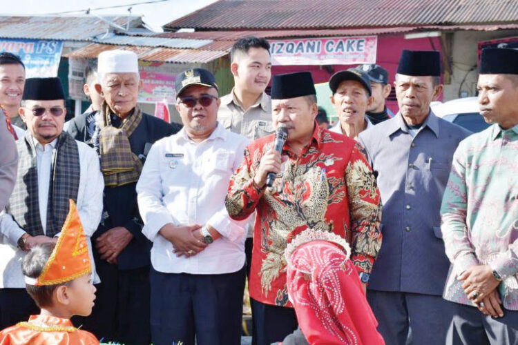 8 Wakil Agam Siap Berlaga di MTQ Nasional, Bupati Beri Pesan Semangat 1 LEPAS QORI— Bupati Agam, Dr. H. Andri Warman, MM, secara resmi melepas Qori dan Qori’ah Kabupaten Agam yang akan menjadi perwakilan Provinsi Sumatera Barat dalam ajang Musabaqah Tilawatil Qur’an (MTQ) Nasional XXX.