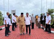 Bupati Suhatri Bur Serahkan Bantuan Korban Kebakaran di Lubuak Alung