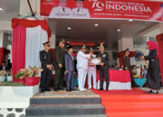 Bupati Suhatri Bur Serahkan Piagam Penghagaan pada Kapolres