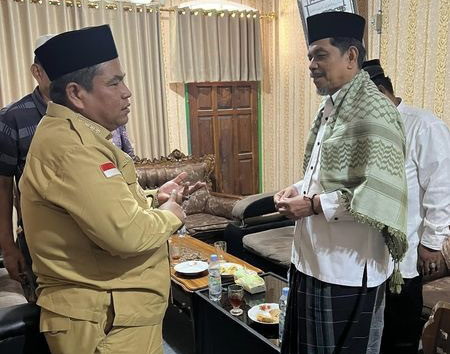 Bupati Padangpariaman Suhatri Bur, Silaturahmi dengan Pimpinan dan Alumni Pondok Pesantren Nurul Yaqin 1 SILATURAHMI—Bupati Padangpariaman Suhatri Bur saat silaturahmi dengan pimpinan Ponpes Nurul Yaqin.