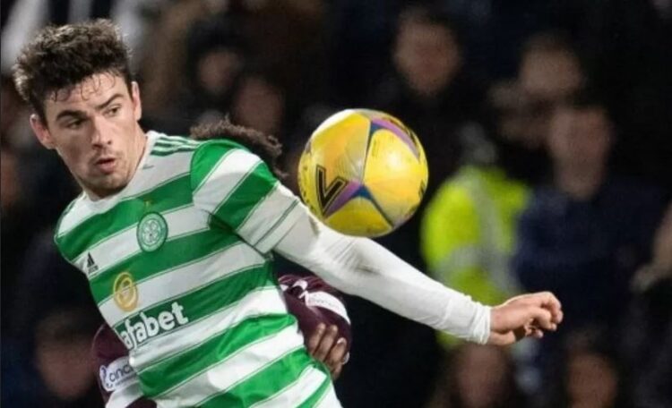 PEMAIN INCARAN— Chelsea mengincar gelandang Celtic Matt O’Riley sebagai pengganti jika Conor Gallagher meninggalkan The Blues pada bursa transfer pemain musim ini.