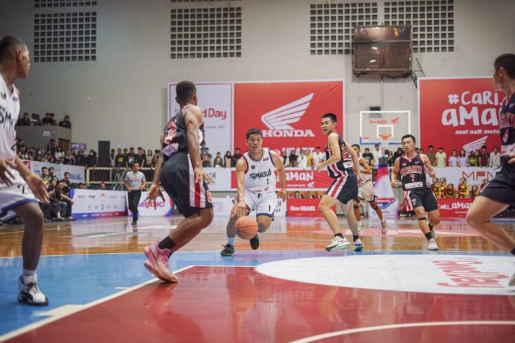 Rayakan Tahun Ke-17 Honda DBL, Kompetisi Basket Pelajar Terbesar Siap Gebrak Indonesia 1 HONDA DBL—AHM menggelar kompetisi basket bagi pelajar.