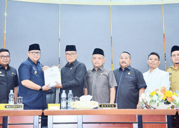 Rapat Paripurna DPRD Kota Padang, Pj Wali Kota Padang Sampaikan Nota P-KUA-PPAS APBD 2024