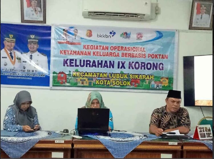 PROGRAM—Terlihat suasana pertemuan Kelompok Kegiatan (Poktan) demi meningkatkan program pembangunan keluarga kependudukan dan keluarga berencana (Bangga Kencana) di Kampung Keluarga Berkualitas.