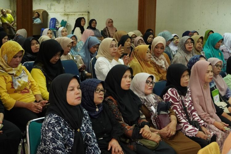 Dorong Pelaku Usaha Naik Kelas, Sosialisasi BPJS Ketenagakerjaan untuk UMKM 1 IKUTI—Terlihat para pelaku UMKM saat mengikuti sosialisasi BPJS Ketenagaan Kerjaan.