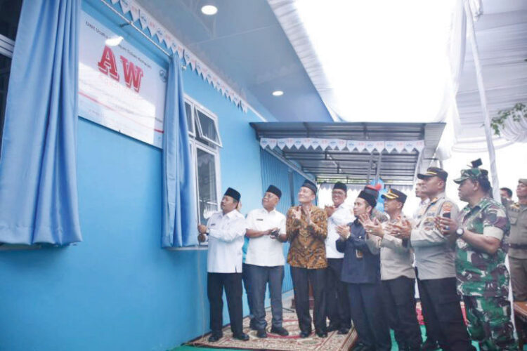 Dorong Perekonomian Lokal, Bupati Agam Resmikan Pabrik AMDK Agam Water 1 PERESMIAN— Bupati Agam, Andri Warman, secara resmi meresmikan pabrik Air Minum Dalam Kemasan (AMDK) Agam Water, Rabu (31/7).