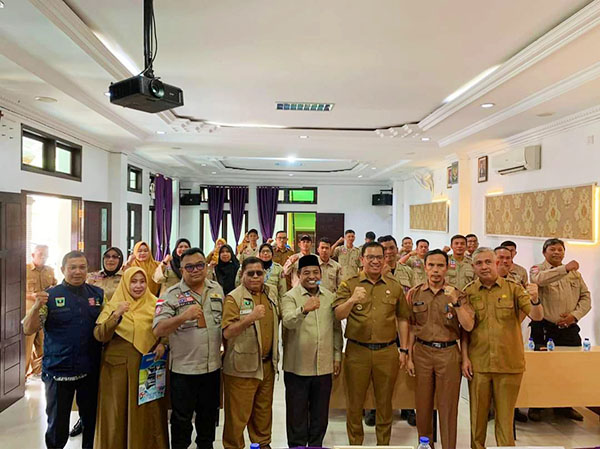 FOTO BERSAMA— Foto bersama PJ Walikota Padangpanjang Sonny Budaya Putra, bersama BKPSDM dalam kegiatan Bimtek Budaya Kerja ASN dan Netralitas Pilkada.