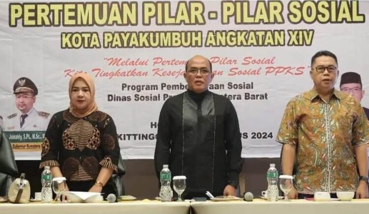 Perkuat Pilar-Pilar Sosial dalam Menyukseskan Program Pemerintah 1 Pilar-Pilar Sosial--Ketua DPRD Provinsi Sumatera Barat, Supardi, saat membuka secara resmi Pertemuan Pilar-Pilar Sosial Kota Payakumbuh Angkatan XIV, di Hotel Santika, Bukittinggi.