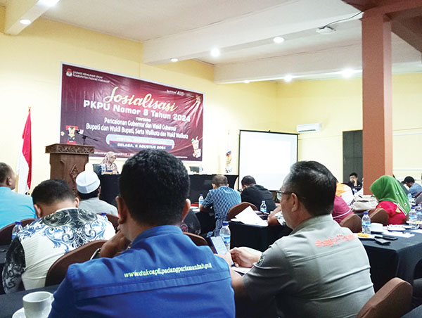Pilkada Semakin Dekat, KPU Sosialisasikan PKPU Nomor 8 Tahun 2024 1 SOSIALISASI— KPU Padangpariaman sosialisasikan PKPU nomor 8 tahun 2024, Selasa (6/8).