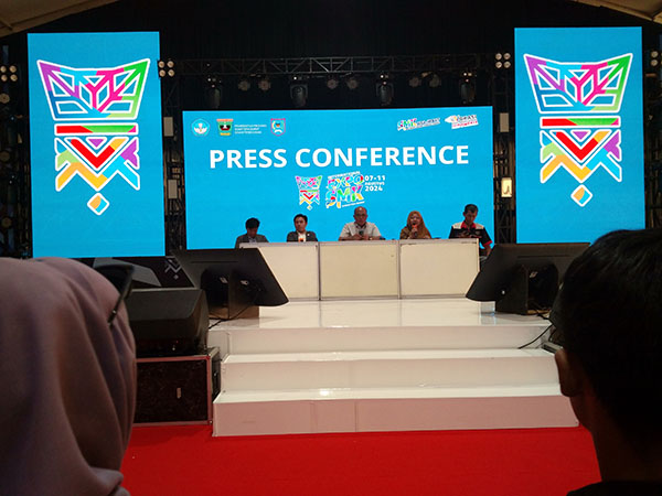 Expo SMK Sumatera Barat Bakal Dihadiri 500 Undangan Dalam dan Luar Negeri 1 press conference --Ketua DPRD Sumbar Supardi, Dinas Pendidikan Sumbar, Tenaga Ahli, dan IO expo SMK Sumbar saat press conference.