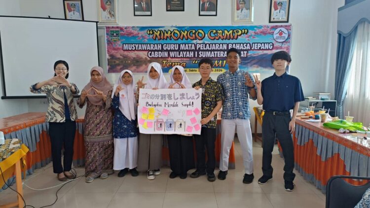 KEGIATAN—Musyawarah Guru Mata Pelajaran (MGMP) Bahasa Jepang Cabang Dinas Pendidikan (Cabdin) Wilayah I laksanakan kegiatan Nihongo Camp di SMKN 1 Bukittinggi, Sabtu (10/8).