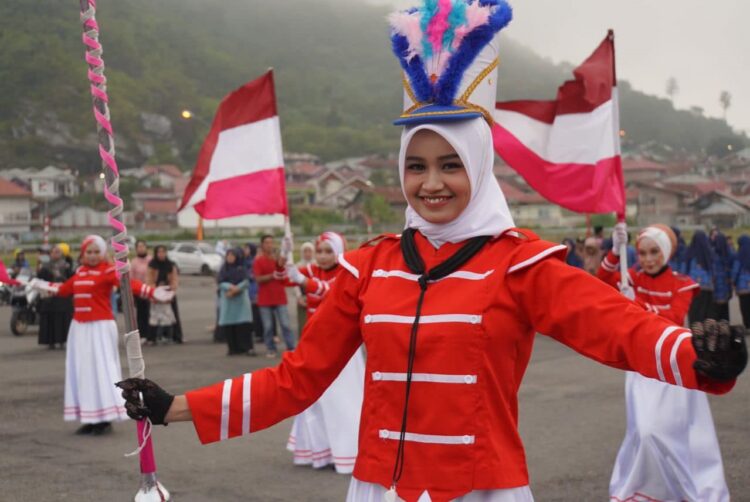 Iringi Upacara Penurunan Bendera
