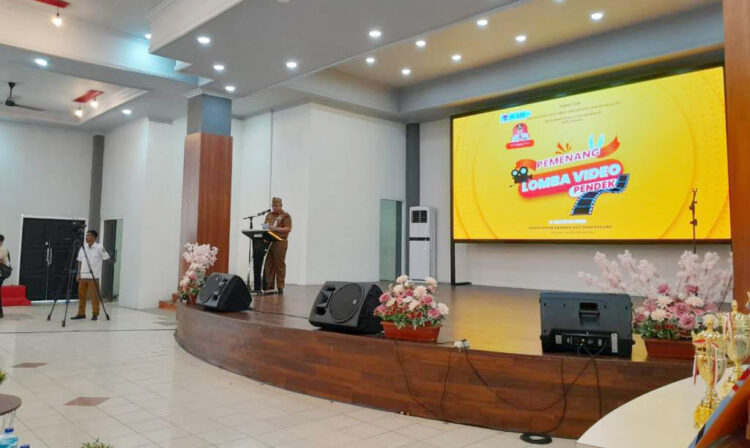 LOMBA VIDEO PENDEK — Pj Walikota Padang, Andree Algamar memberikan sambutan dalam pengumuman pemenang lomba video pendek dengan tema ‘Padang Dalam Catatan dan Fakta Sejarah’, Selasa (6/8).