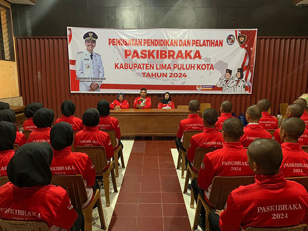 Jalani Karantina Sejak 5 Agustus, 28 Calon Paskibraka Dikukuhkan 1 PENGUKUHAN—Sebanyak 28 Calon Paskibrakan Kabupaten Limapuluh Kota saat menjani karantina dan pusat pendidikan latihan jelang pengukuhan sebagai anggota Paskibraka.