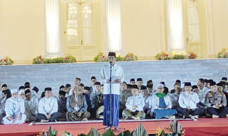 KATA SAMBUTAN— Presiden Jokowi saat memberikan kata sambutan dalam acara zikir kebangsaan di Istana Merdeka, Jakarta.