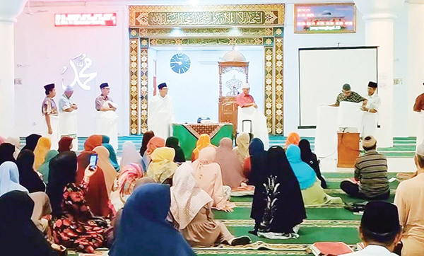 KBIHU Masjid Agung Nurul Iman segera Mulai Manasik Haji 2024 1 MANASIK HAJI 2024— KBIHU Masjid Agung Nurul Iman Kota Padang akan segera memulai program Manasik Haji Perdana untuk tahun 2024. Rencananya, program ini dimulai 8 September mendatang.