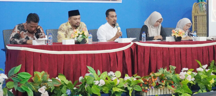 DAMPINGI—
KPU Sijunjung, Ketua Dori Kurniadi didampingi Komisioner Bayu Agung Perdana, Juni Wandri, Ria Meilani dan Susila Andica.