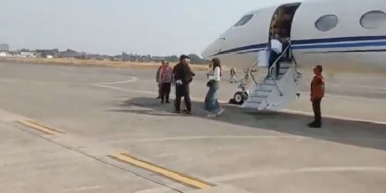 VIRAL— Kaesang Pangarep yang berpergian ke luar negeri menggunakan pesawat jet pribadi.