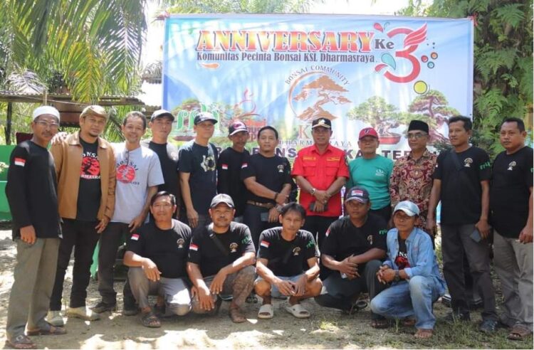 Ketua DPRD Dharmasraya Pariyanto Apresiasi Pameran Terbuka Komunitas Pencinta Bonsai KSL 1 Ketua DPRD Dharmasraya Pariyanto Apresiasi Pameran Terbuka Komunitas Pencinta Bonsai KSL