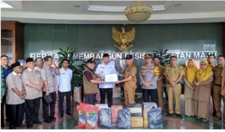 Ketua DPRD Kabupaten Dharmasraya Berikan Apresiasi Kepada Pemkab Dharmasraya atas Upaya Salurkan Bantuan pada Korban Bencana Alam di Pesisir Selatan 1 Ketua DPRD Kabupaten DharmasrayaBerikan Apresiasi Kepada Pemkab Dharmasraya Atas Upaya Salurkan BantuanPada Korban Bencana Alam di PesisirSelatan