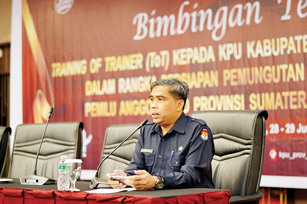 KPU Sumbar Kirim Tim Verifikasi Penyedia Katalog Sektoral ke KPURI 1 Irzal Zamzami
Plt Sekretaris KPU Sumbar