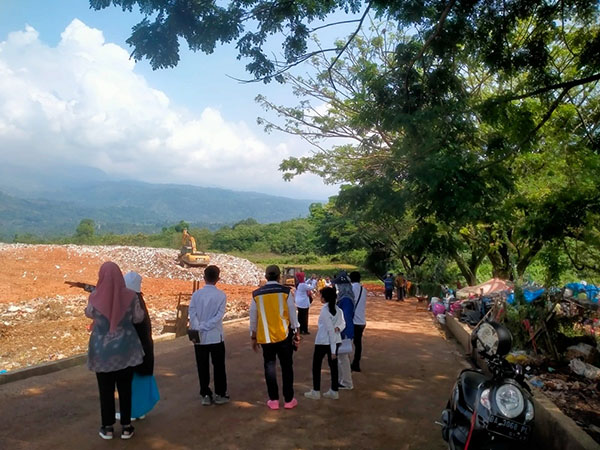 Perlu Kajian Lokasi Aman, PUPR Lakukan Analisis Indeks Resiko TPA Regional 1 PENTING— Lokasi Tempat Pembuangan Akhir (TPA) regional sampah Kota Solok yang sangat penting dalam penanggulangan
sampah bagi daerah Kota Solok dan sekitarnya.