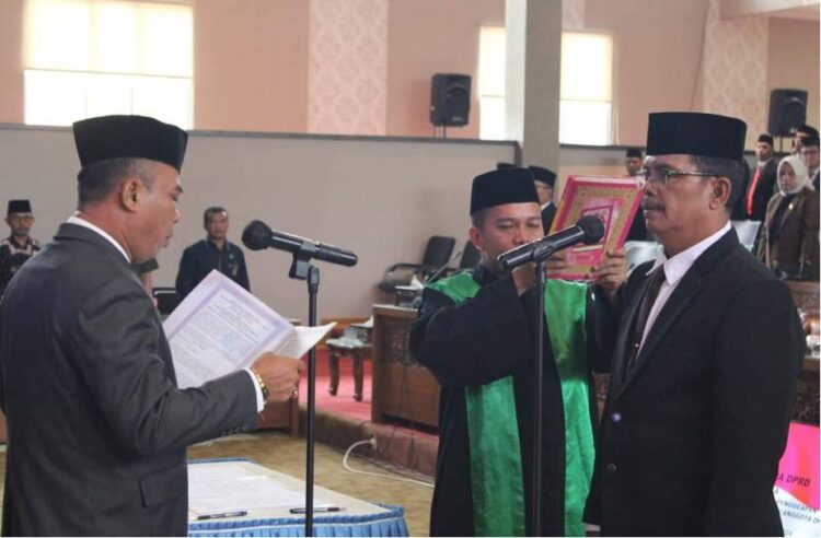 M. Nur Dilantik Sebagai Pengganti Antar Waktu DPRD Dharmasraya Sisa Masa Jabatan 2019-2024 1 M. Nur Dilantik Sebagai Pengganti Antar Waktu DPRD Dharmasraya Sisa Masa Jabatan 2019-2024